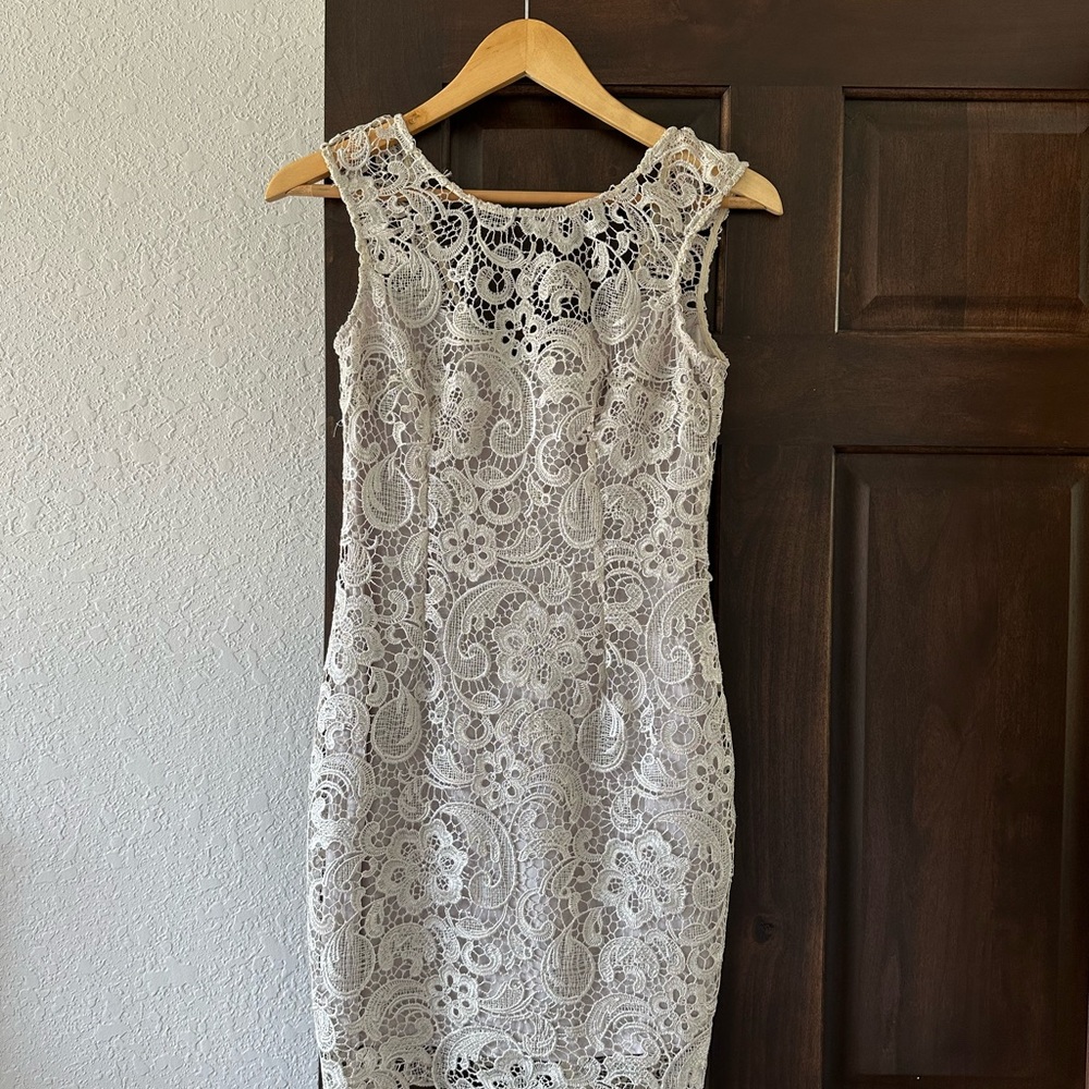 Elegant Lace Sleeveless Dress - Gray
